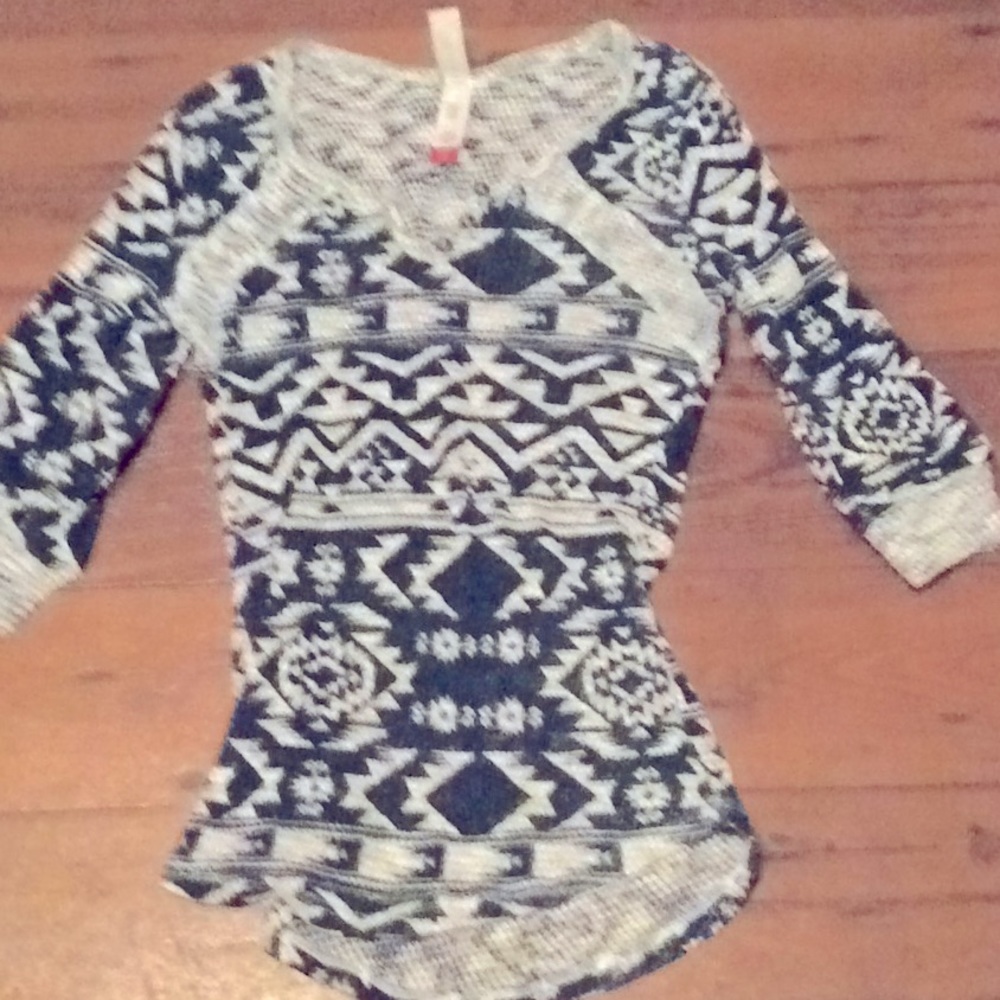 Tribal navy and white print 3/4 sleeve